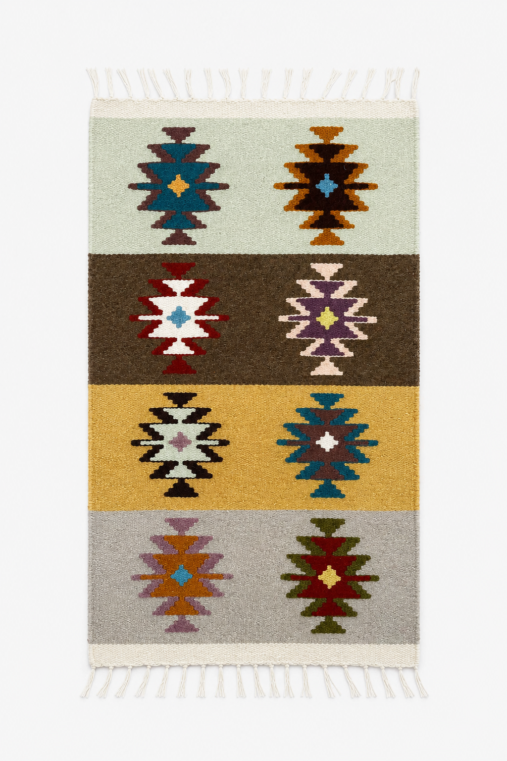 Decorative rug with geometric pattern