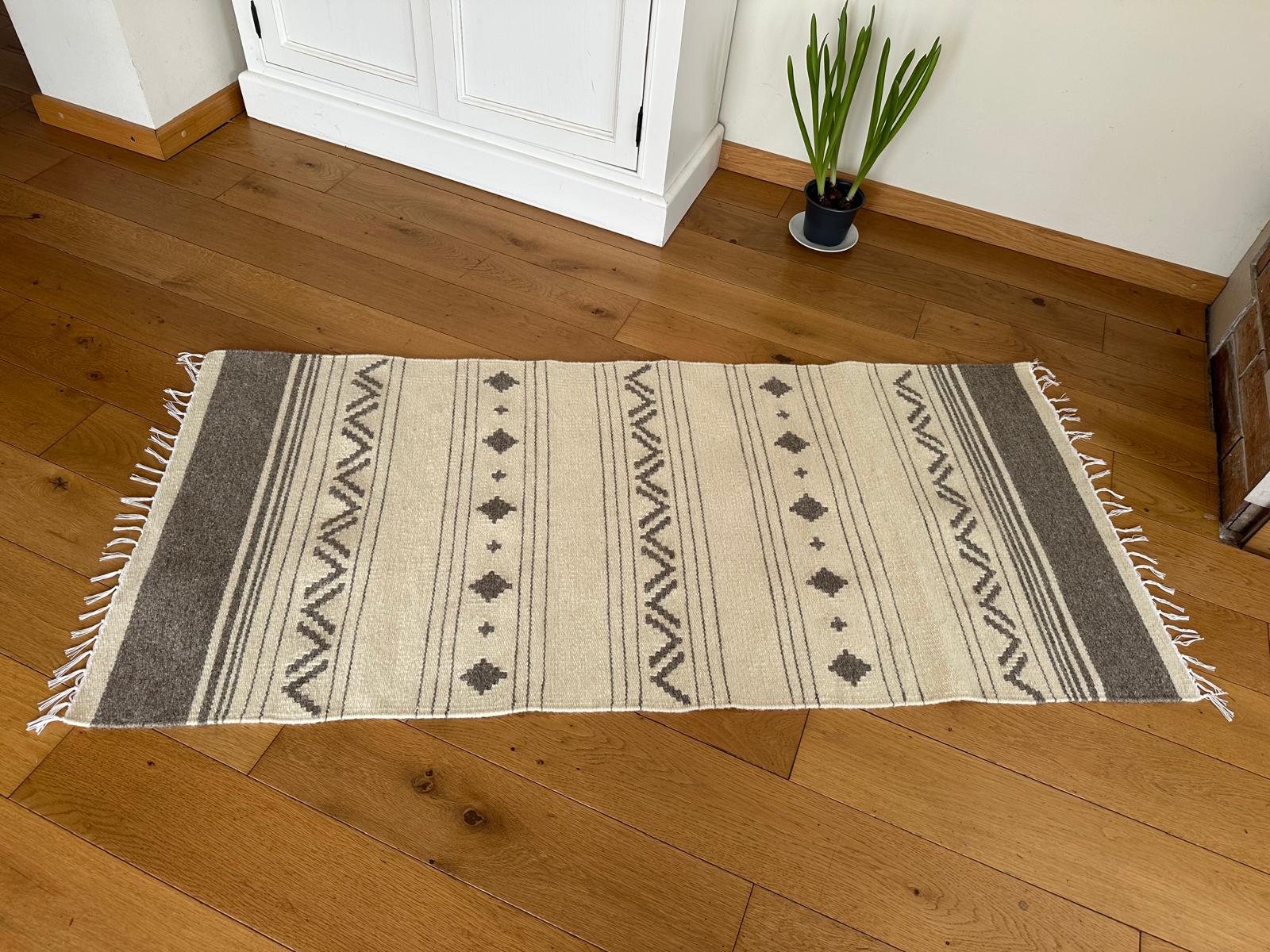 Handwoven Wool Runner – Natural White & Grey