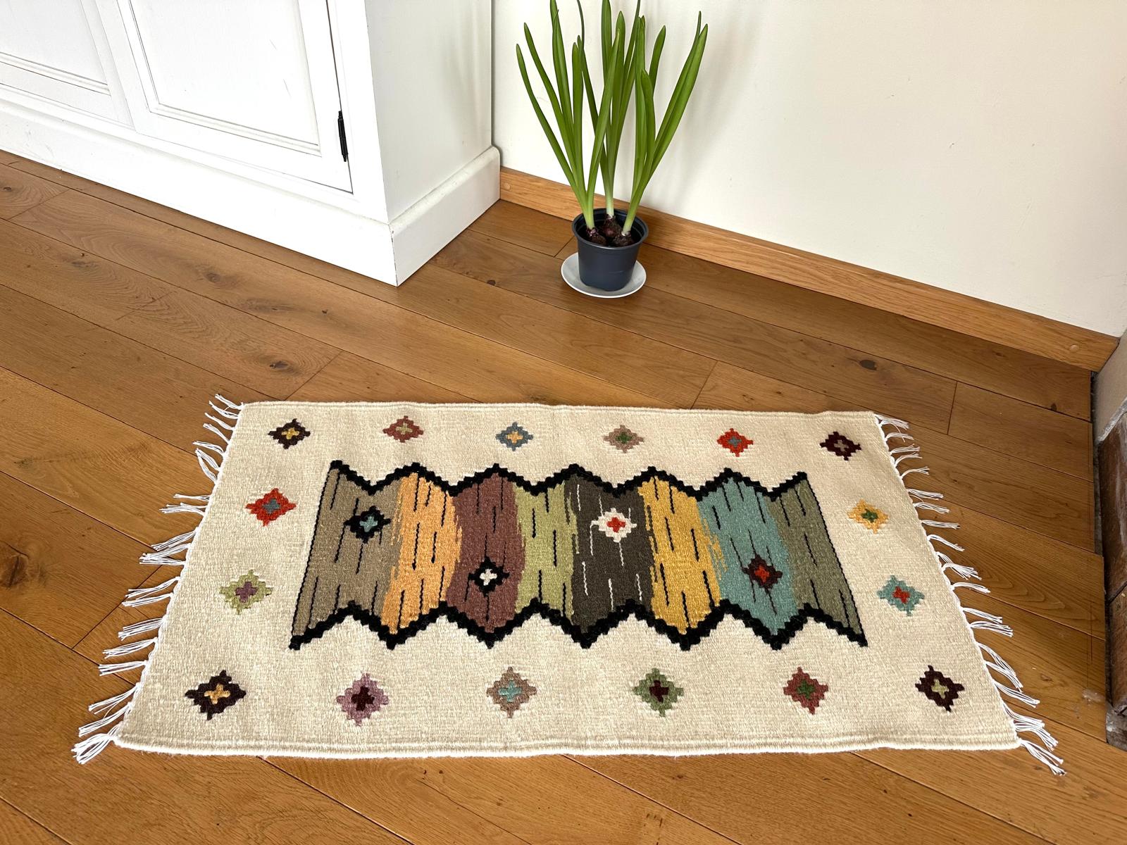 Romanian Handwoven Wool Rug – Infinite Column Motif